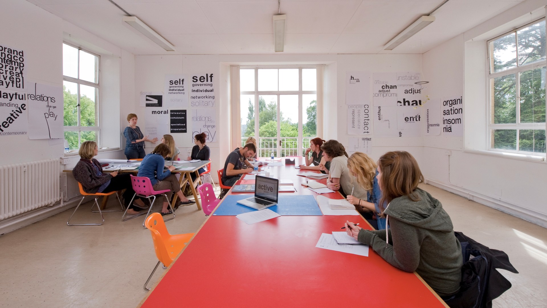 Image of a design class with students and a teacher.